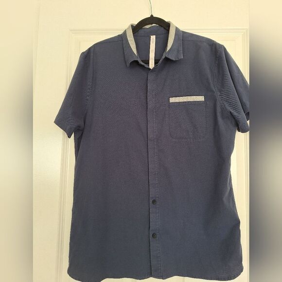 Lululemon short sleeve button  down shirt size L - Picture 1 of 5
